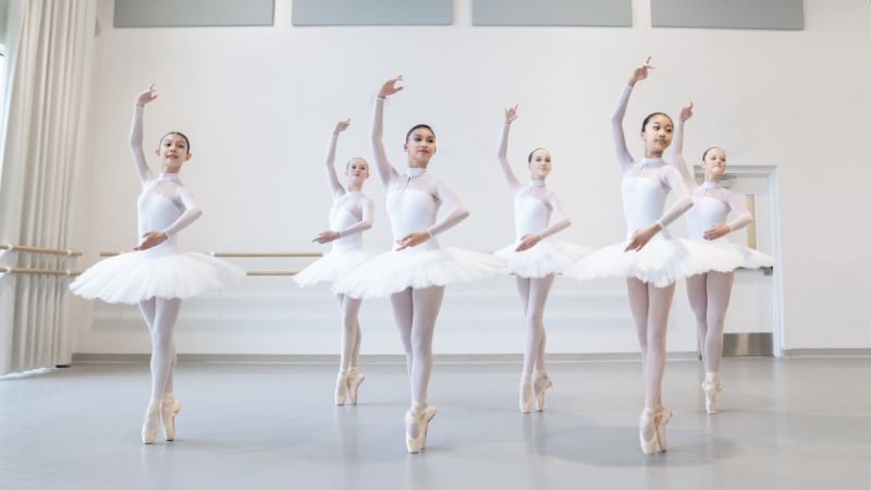 OB Young Dancers on Pointe