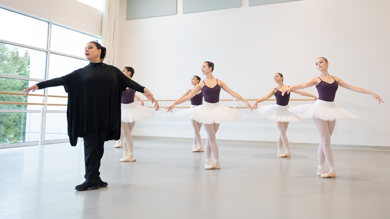 Orlando Ballet Instructor teaching young dancers